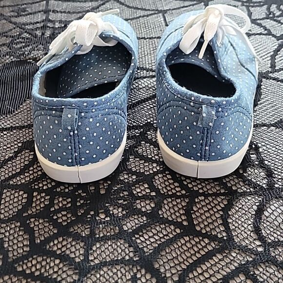 Light Blue & White Polka Dot Sneakers Girls Size 1 - Picture 7 of 8